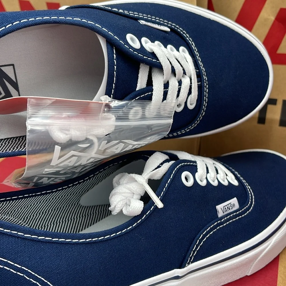 Vans Women’s Authentic (Angstrping) Dress blue/True White
VN000EE332D
Sneakers - Picture 15 of 16